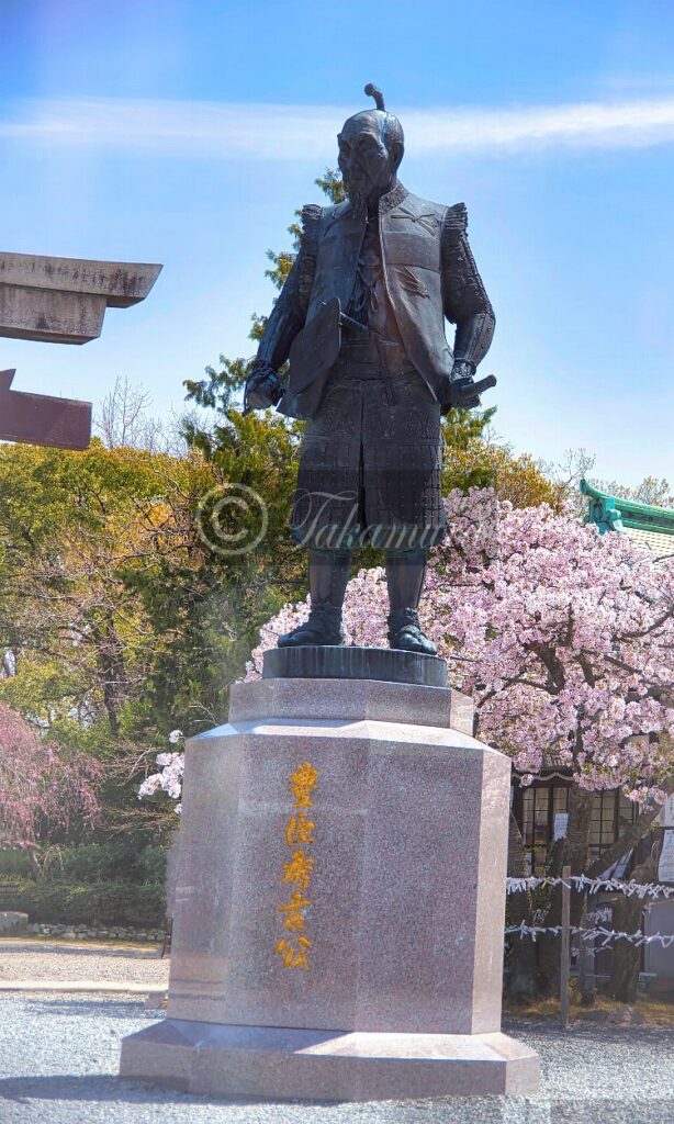 大阪城公園にある豊国神社の豊臣秀吉像